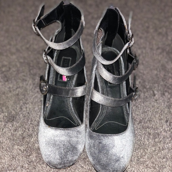 Topshop Shoes - SALE! Top Shop Gray suede chunky  heels